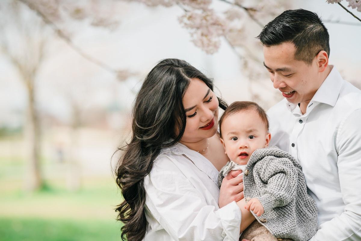 Cherry Blossom Family Photos at Garry Point Park, Richmond with Hoang & Rose