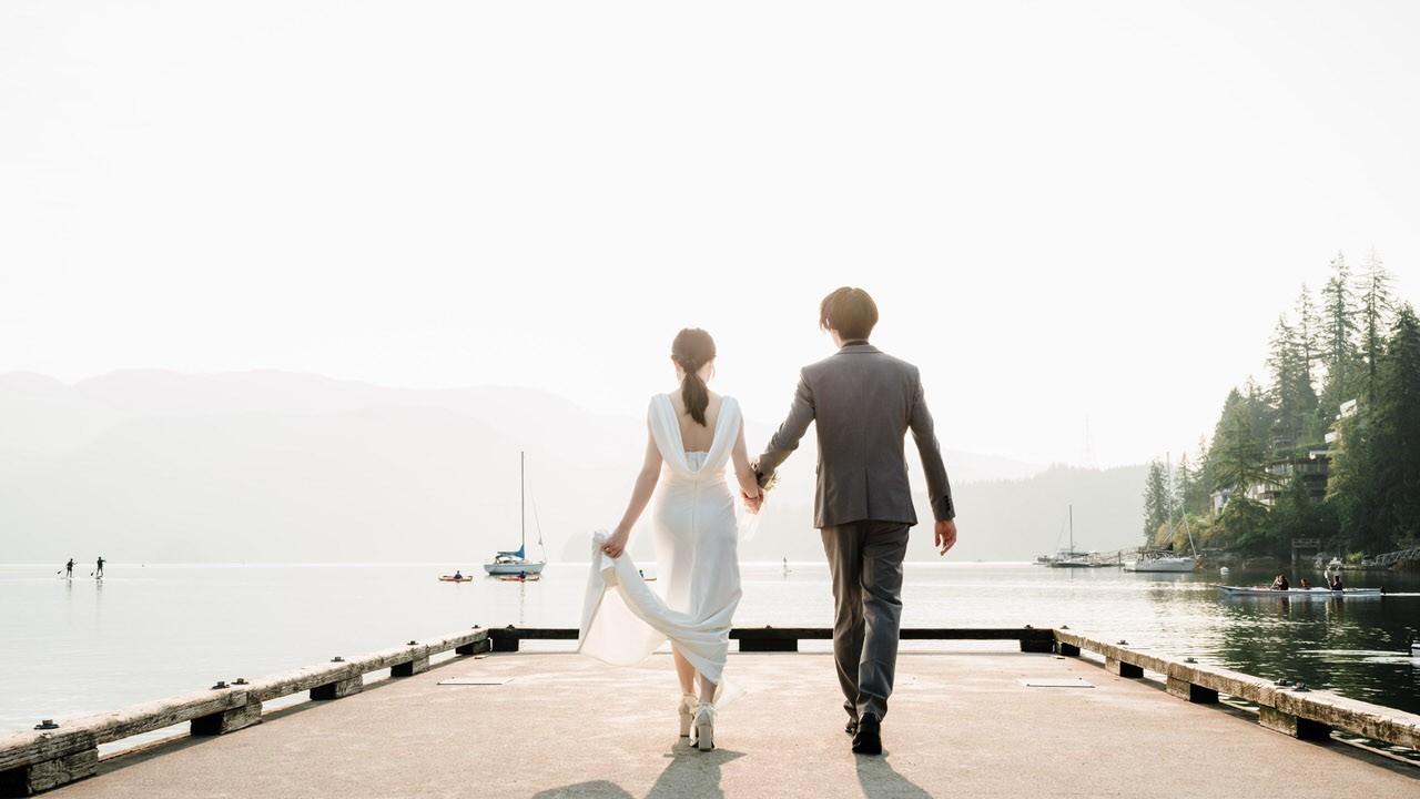 Deep Cove Ethereal Wedding Photoshoot: Capturing Carman & Charles at Sunrise in Deep Cove