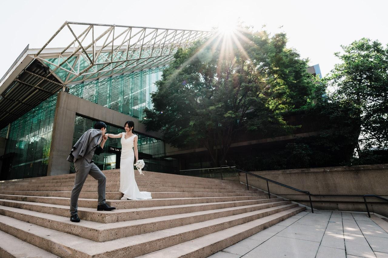 Vancouver Wedding Photoshoot: Urban Elegance with Carman & Charles’ Stunning Downtown