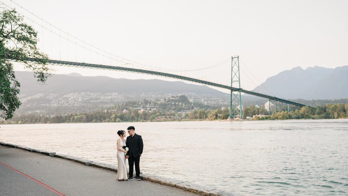 Why Stanley Park in Downtown Vancouver is the Perfect Engagement Photo Spot